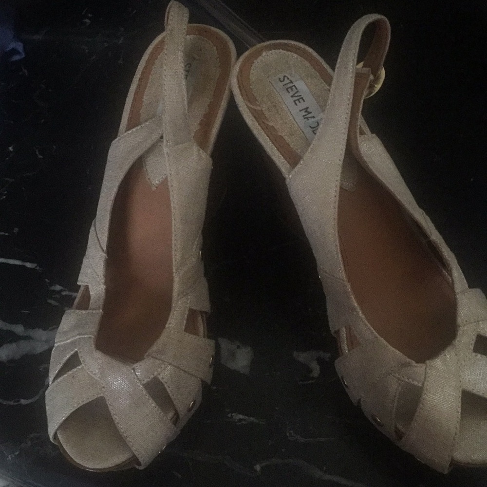 Steven Madden beige wedge size 8M